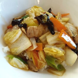 野菜もたっぷりとれる中華丼